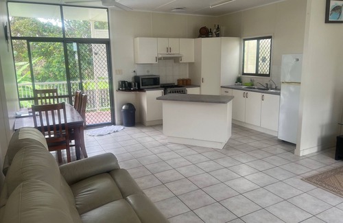 Horn Island House | Horn Island 3 Bedroom House with Tropical gardens
