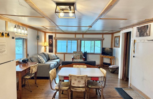 Ryerson Cottage | Horn Lake, Lakefront Cottage (4 Season), Burk's Falls