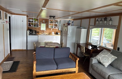 Ryerson Cottage | Horn Lake, Lakefront Cottage (4 Season), Burk's Falls