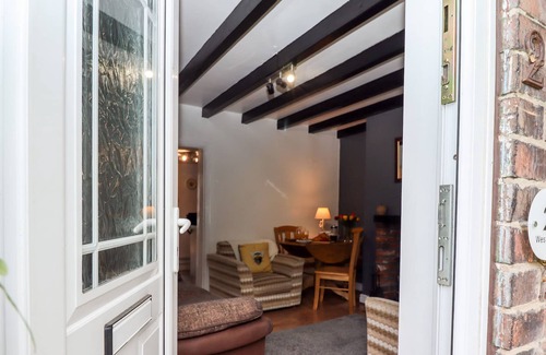 Arnold Cottage | HORNSEA COTTAGE, pet friendly, with open fire in Leven Near Beverley