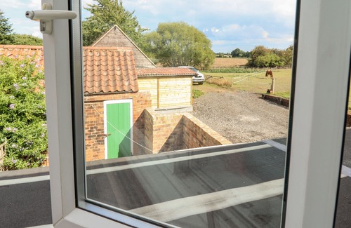 Arnold Cottage | HORNSEA COTTAGE, pet friendly, with open fire in Leven Near Beverley