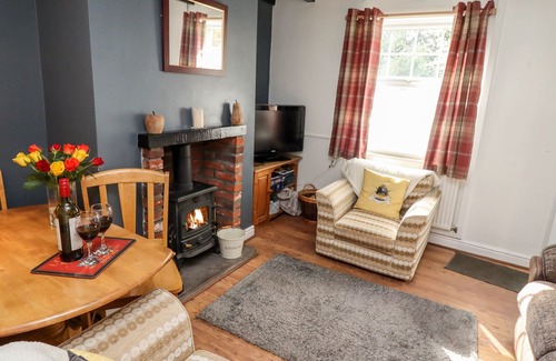Arnold Cottage | HORNSEA COTTAGE, pet friendly, with open fire in Leven Near Beverley