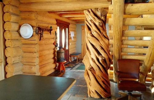 Monticello House | Horsehead Mountain Lodge, Stunning Log Cabin with Amazing Views
