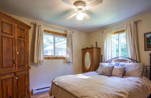 Minden Cottage | Horseshoe Lake Hideaway (w/ Hot Tub)