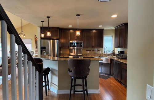 Whitmore Lake House | Horseshoe Lake retreat- 2-bedroom + loft lake house, minutes from U of M Stadium