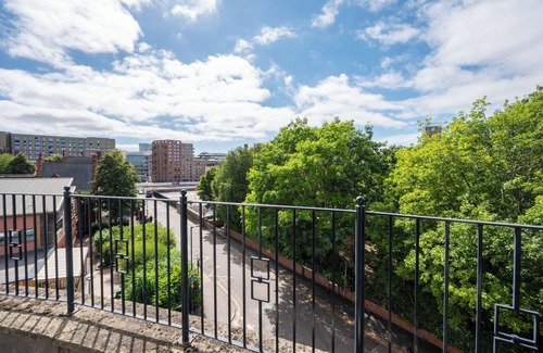Temple Quay Apartment | Horton Street by Tŷ SA