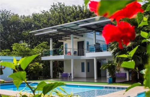Yopal House | Hospedaje Campestre Lisseth