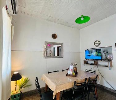 Tristan Suarez House | HOSPEDAJE "La Catalina" Ubicada a 15 minutos del Aeropuerto Internacional de Ezeiza con Estacionamiento Gratis