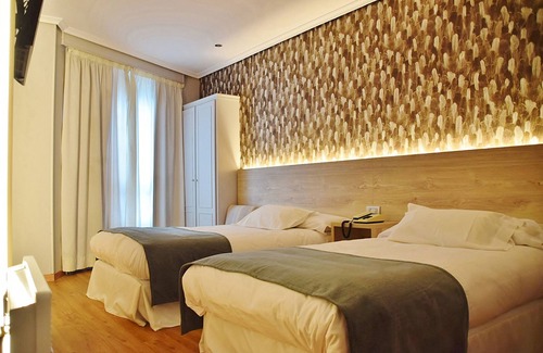 Cee Hotel | Hospedium Hotel La Marina