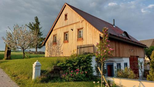 Bertsdorf Apartment | Hossies Hof - Luxus Ferienhaus Scheune