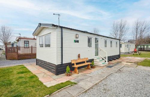 Morecambe Ski Chalet | Host & Stay - Bowland