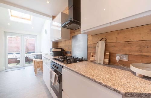 Caversham Apartment | Host Stay Caversham Westfield House