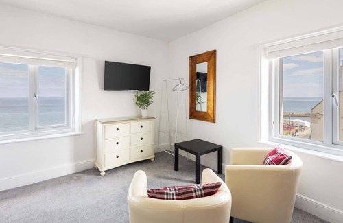 West Cliff Apartment | Host & Stay | Commondale at the Sandbeck
