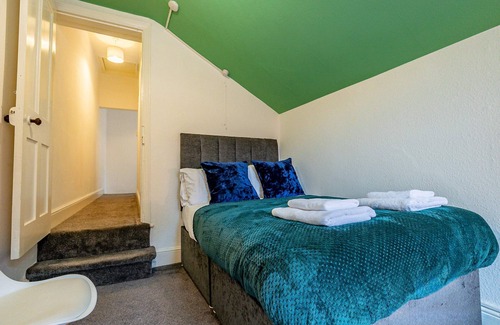 Worcester House | Host & Stay | Compton House