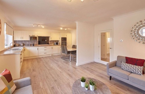Darlington House | Host & Stay | Dacama @ Dene Grove
