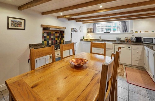 Staithes House | Host & Stay | Hampdon Cottage