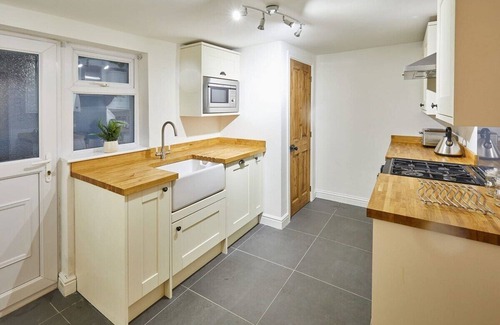Stockton-on-Tees House | Host & Stay | High Street Cottage