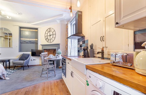 Hereford Apartment | Host & Stay | Merchant House Studio