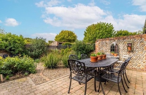 Happisburgh Cottage | Host & Stay | Nicholson Cottage