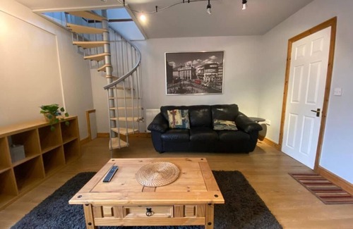Walton House | Host & Stay | Studley Knapp