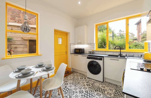 Lincoln House | Host & Stay | Temple Gardens