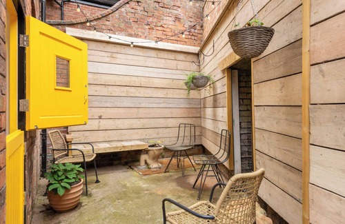 Lincoln House | Host & Stay | Temple Gardens