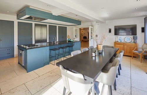 Sandsend House | Host & Stay | The Lakehouse
