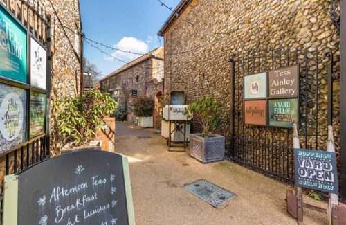 Holt House | Host & Stay | The Old Paul Pry