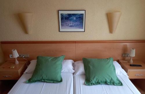 Cantonigros House | Hostal Cabrerès