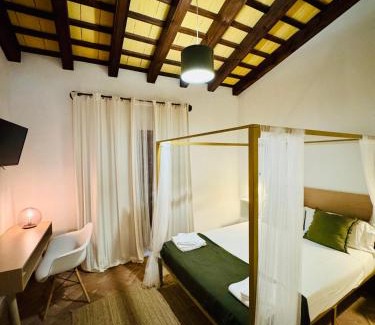 Carmona Bed & Breakfast | Hostal Café FRENTEABASTOS