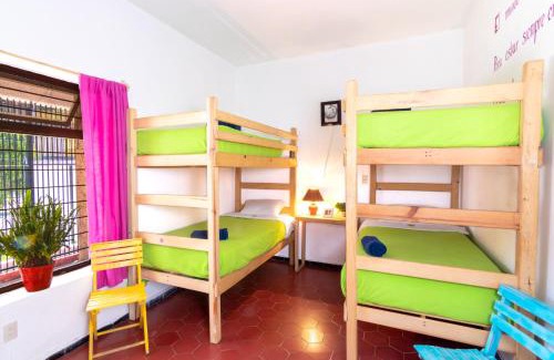 Americana House | Hostal Casa Colores Adults Only