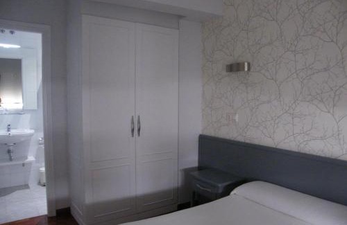 Noia House | Hostal Valadares