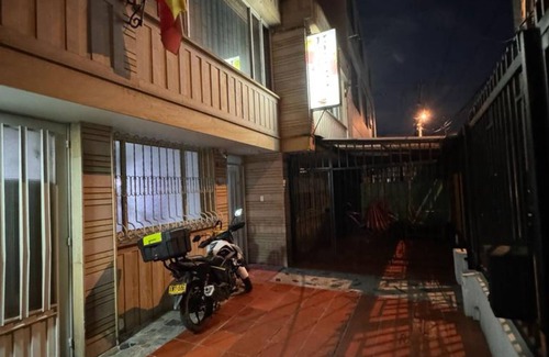 Engativa House | Hostel Bogota TU Sitio - Hospedaje Cerca A EL Terminal DE Transporte