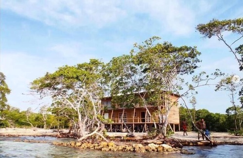 Isla Tintipan Cottage | Hostel villa luz beach