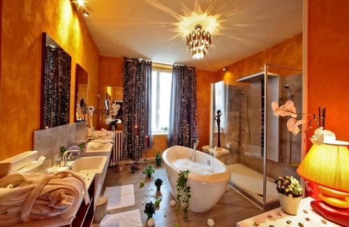 Saint-Saud-Lacoussiere Hotel | Hostellerie Saint Jacques