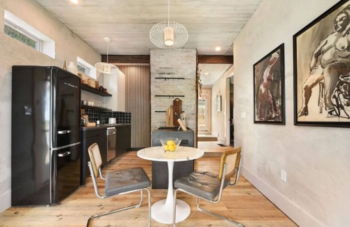 Pittsburgh House | ★ HostWise Stays ★ 2 Apartments in 1 - Great Privacy, Beautiful Space!
