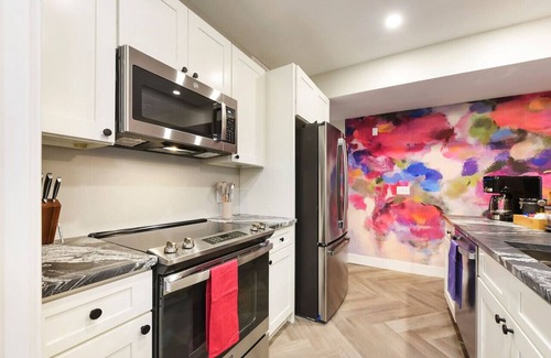 East Allegheny Condo | ★ HostWise Stays ★ King Beds, Near Stadiums, Dining, Street Parking