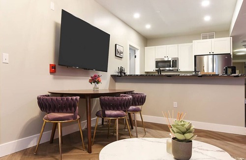 East Allegheny Condo | ★ HostWise Stays ★ King Beds, Near Stadiums, Dining, Street Parking