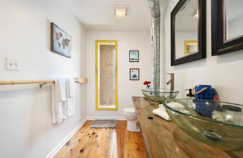 East Allegheny House | HostWise Stays - The "Row" House - Beautiful Space, Two King Beds