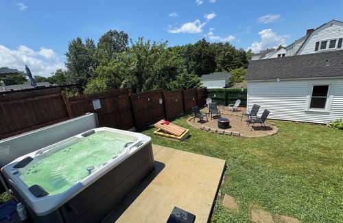 Springfield House | Hot Aug Deals! Bourbon Trail + Fire Pit+ Hot Tub!