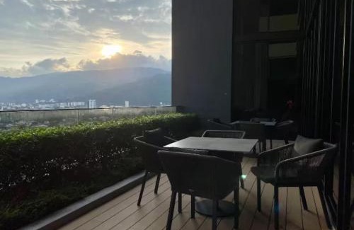 George Town Apartment | HOT & Modern 2BR Beacon Executive Suite, Georgetown