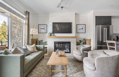 East Kootenay Apartment | Hot Tub | 2 Min From Lake | Modern | Shuffle Board
