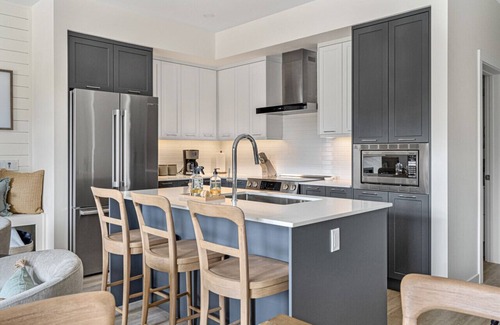 East Kootenay Apartment | Hot Tub | 2 Min From Lake | Modern | Shuffle Board