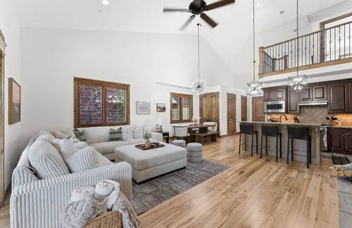 Park City House | Hot tub, 2 primaries, 180° view of Deer Valley, 1GB wifi, pets welcome