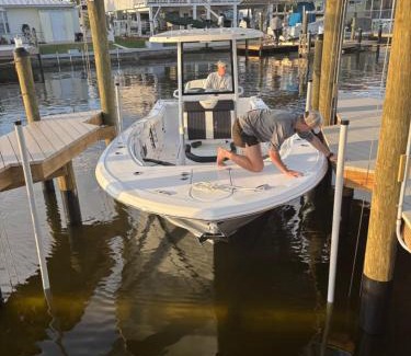 Matlacha House | Hot tub and Dock Gilligan's on the Island