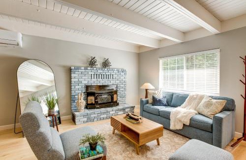 Pollock Pines House | Hot Tub and Game Room Luxe Cabin, Day Trip to Tahoe