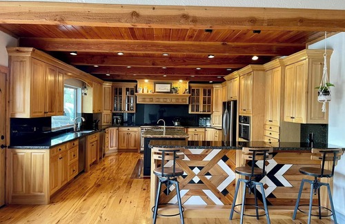 Mountain Green House | Hot tub, BBQ - Closest lodging to Snowbasin!