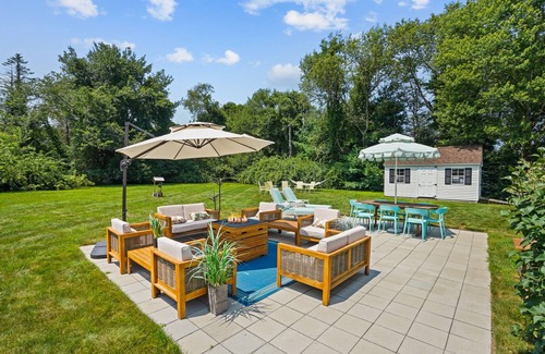 West Kingston House | Hot Tub & Big Yard, Short Drive to Beaches & Newport. Close to Narragansett, RI.