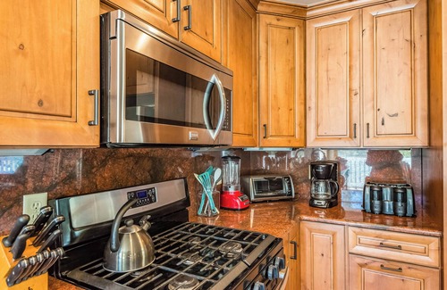 Angel Fire House | Hot tub, decks, ping pong, walk to golf/tennis/prk, gameroom, hspd wifi, firepit