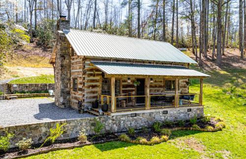 Cherokee House | Hot Tub, Fire Pit and Creek Access Whittier Cabin!